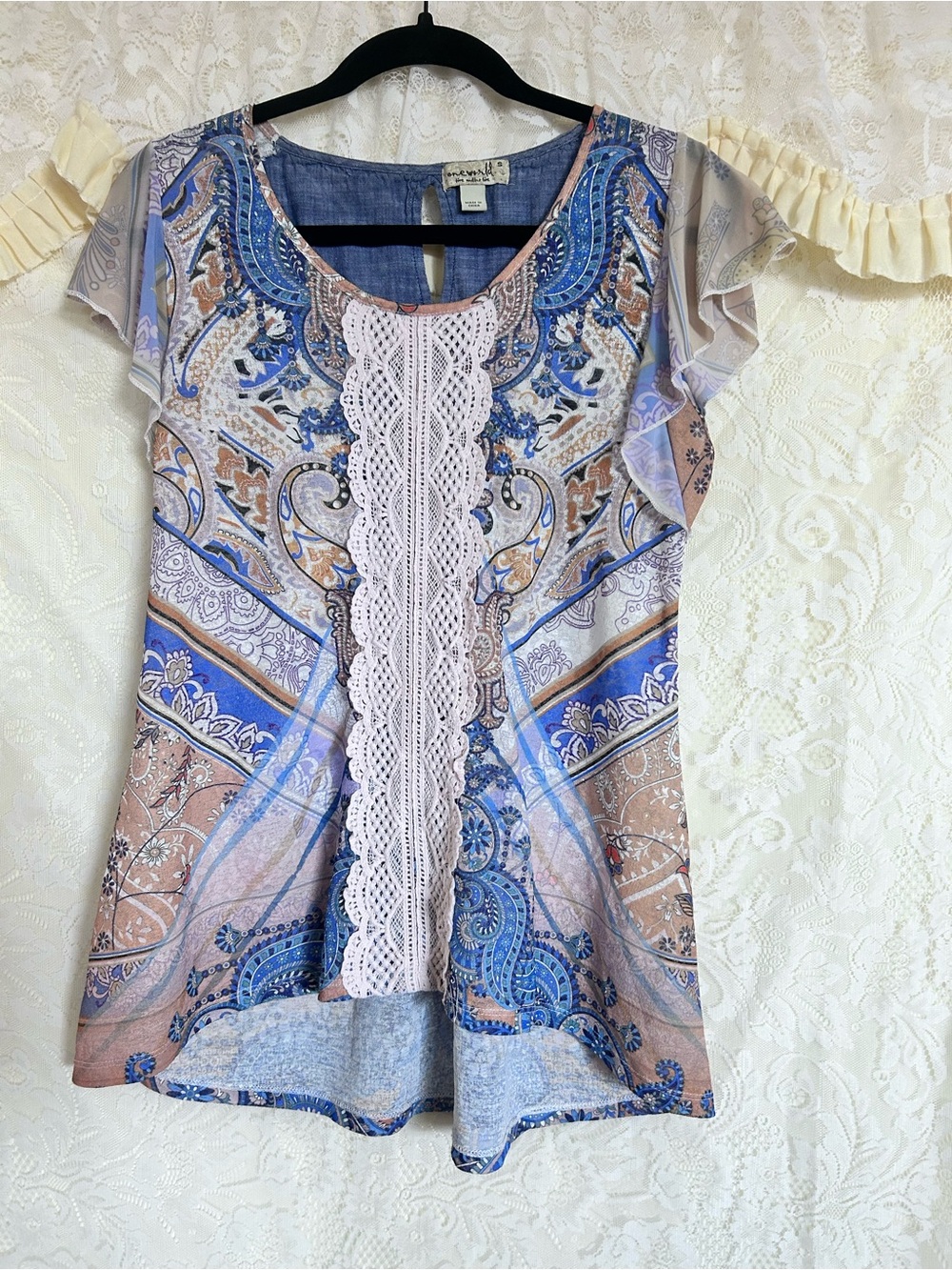Emerald live and let live Blue & Beige Paisley Scoop Neck Top with Lace Trim S